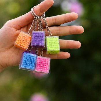 Keyring b'Logħba Labirint f'forma ta' Kubu (48 biċċa)