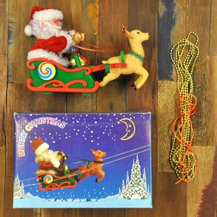 SANTA CLAUS FUQ SLEDGE BIL-MUŻIKA (2 biċċa)